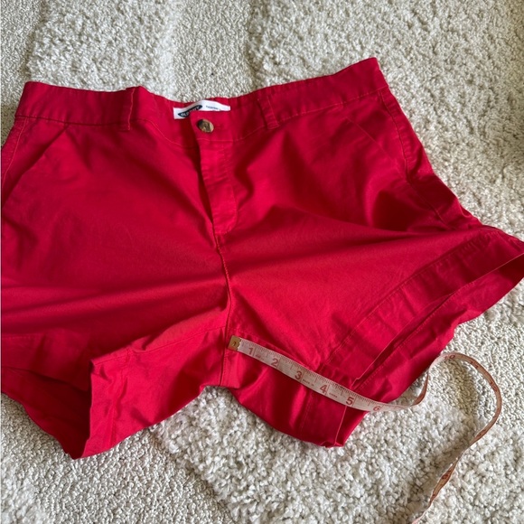 Old Navy Red Bermuda Everyday Mid Rise Shorts Size 14 - Picture 9 of 9